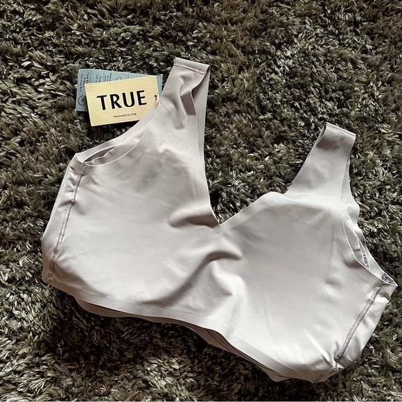 True & Co• Body Lift V-Neck Full Cup Bralette - Picture 6 of 14
